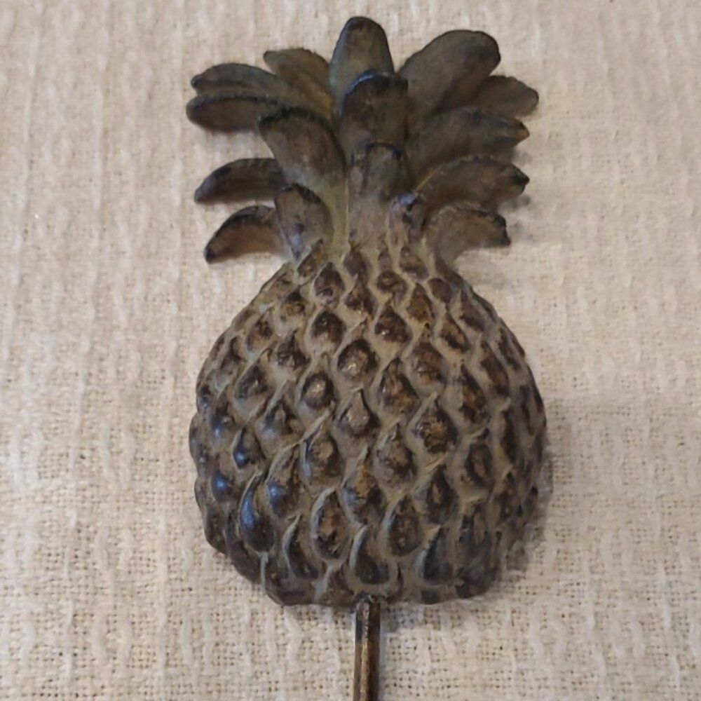 Intercontinental Art Pineapple Wall Hook, 2003